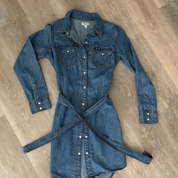 Wrangler Blue Long Sleeve Buttoned Midi Dress - Picture 2 of 5